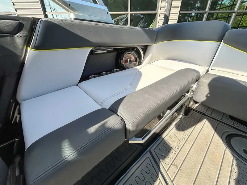 2020 MasterCraft XT23, photo 19 of 22
