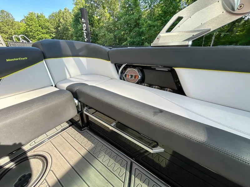2020 MasterCraft XT23, photo 20 of 22