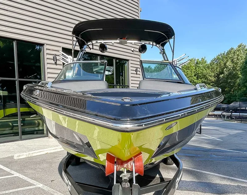 2020 MasterCraft XT23, photo 4 of 22