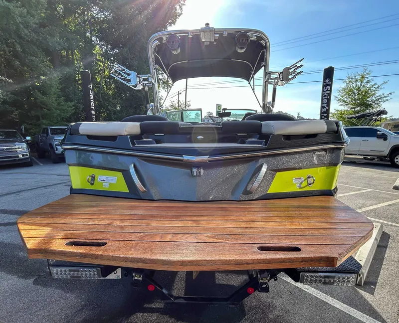 2020 MasterCraft XT23, photo 9 of 22