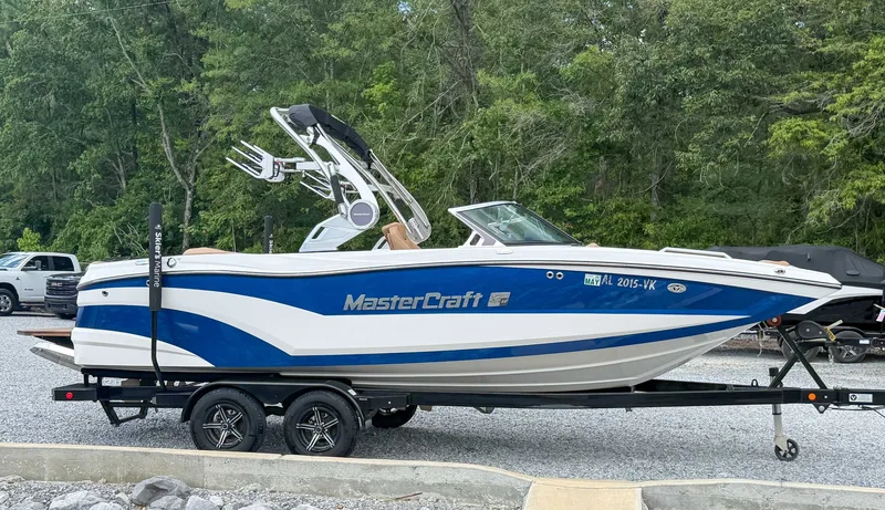 2021 MasterCraft XT22