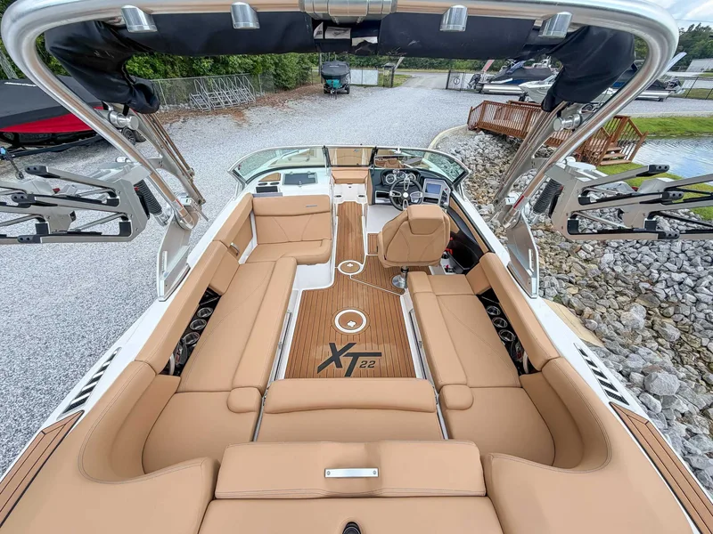 2021 MasterCraft XT22, photo 12 of 25