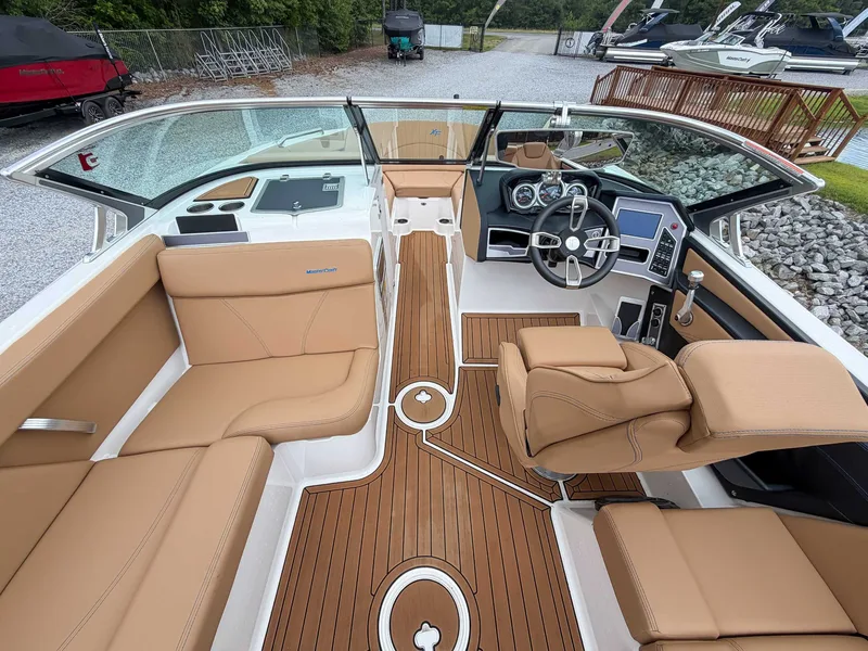2021 MasterCraft XT22, photo 13 of 25