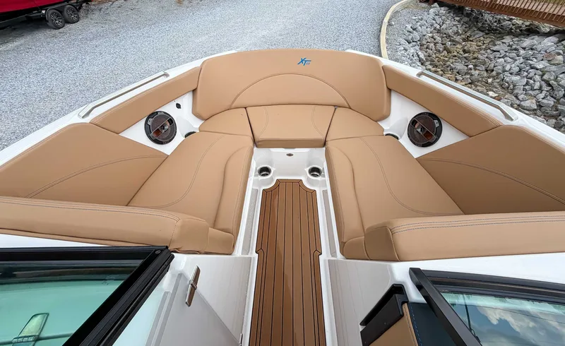 2021 MasterCraft XT22, photo 14 of 25