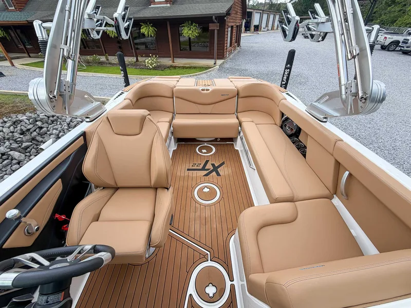 2021 MasterCraft XT22, photo 16 of 25