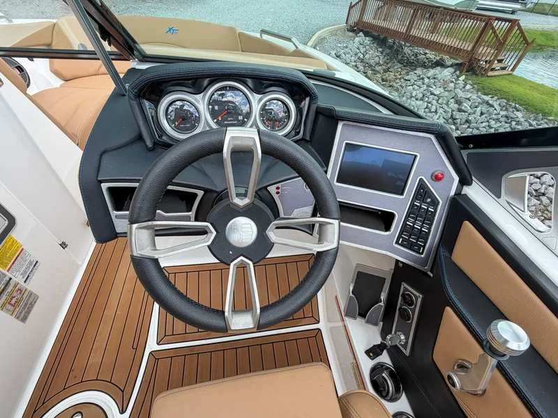 2021 MasterCraft XT22, photo 19 of 25