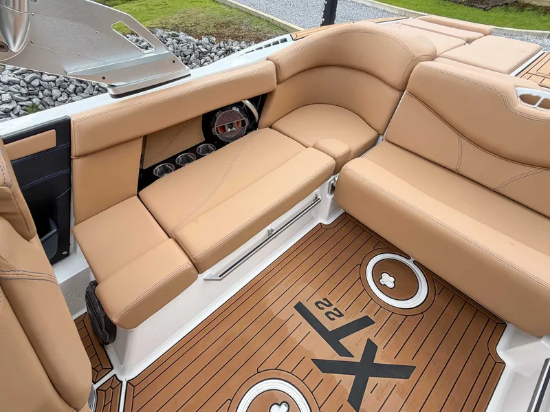 2021 MasterCraft XT22, photo 20 of 25