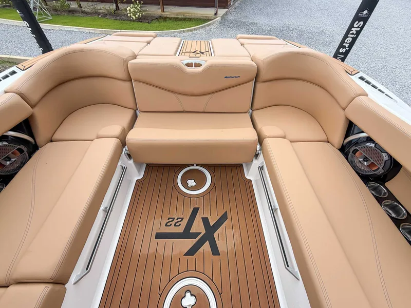 2021 MasterCraft XT22, photo 21 of 25