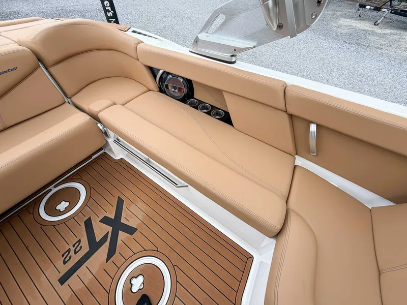 2021 MasterCraft XT22, photo 22 of 25