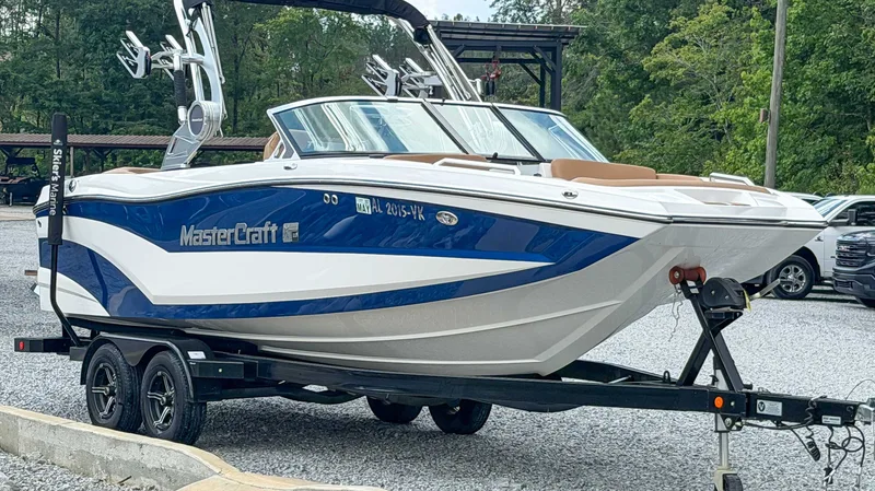2021 MasterCraft XT22, photo 3 of 25