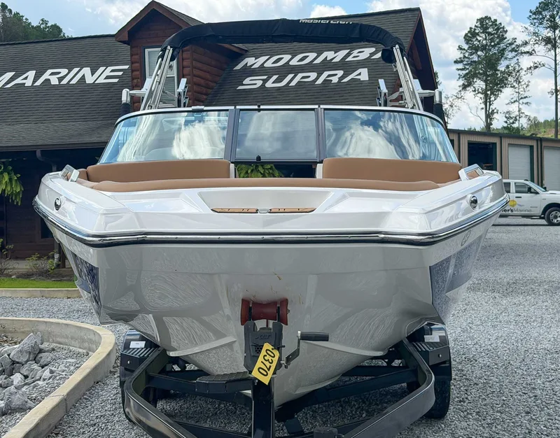 2021 MasterCraft XT22, photo 4 of 25