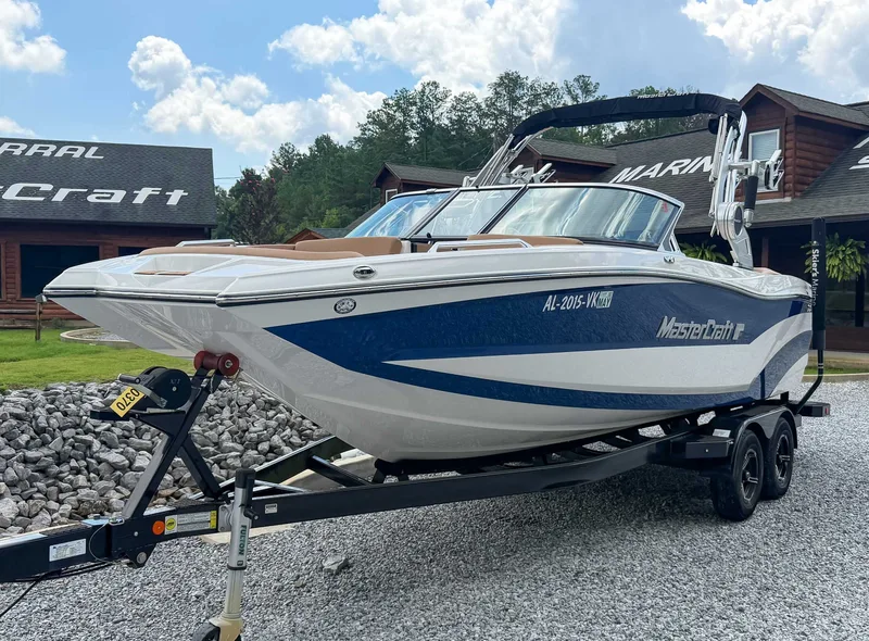 2021 MasterCraft XT22, photo 5 of 25