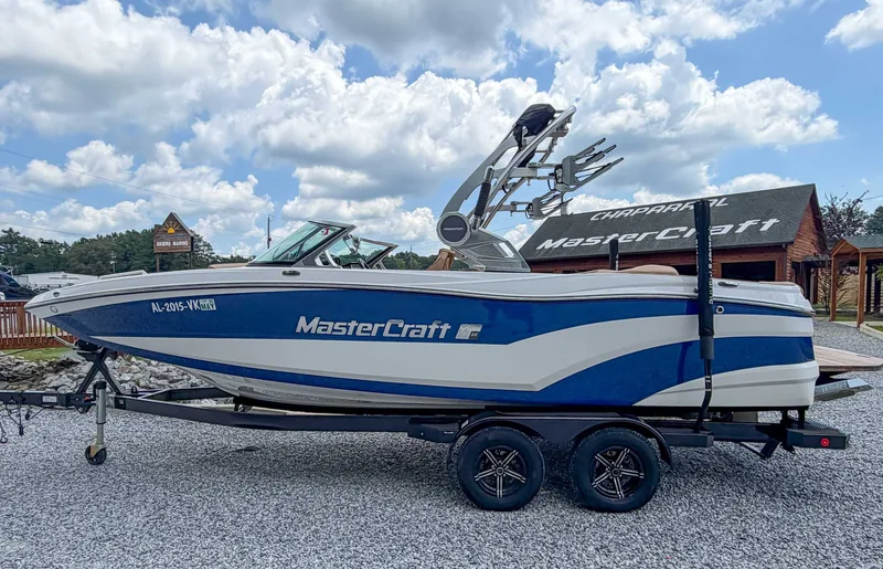 2021 MasterCraft XT22, photo 6 of 25