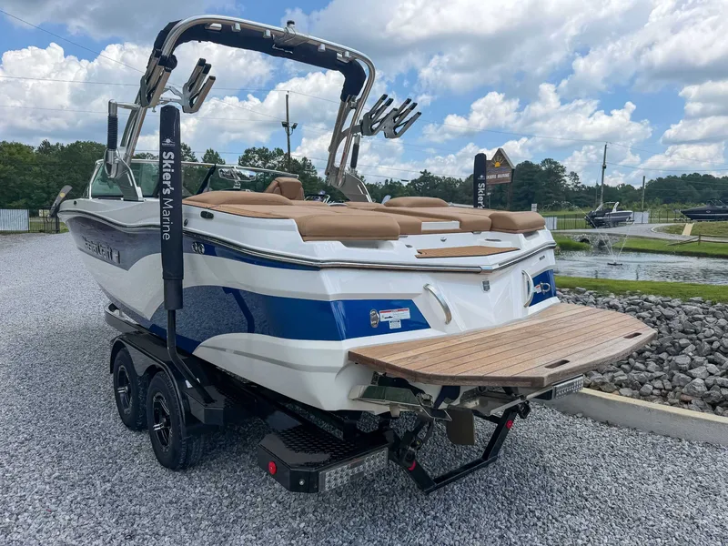 2021 MasterCraft XT22, photo 7 of 25