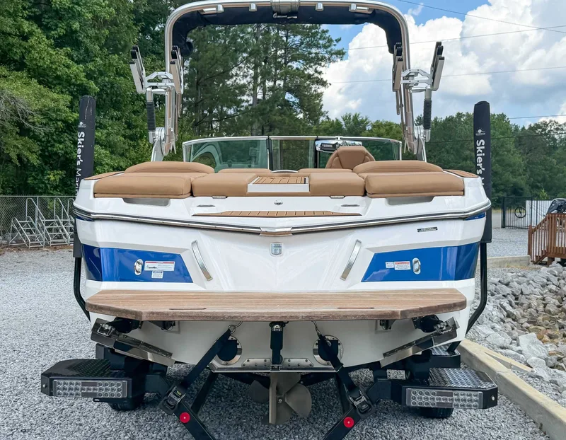 2021 MasterCraft XT22, photo 9 of 25