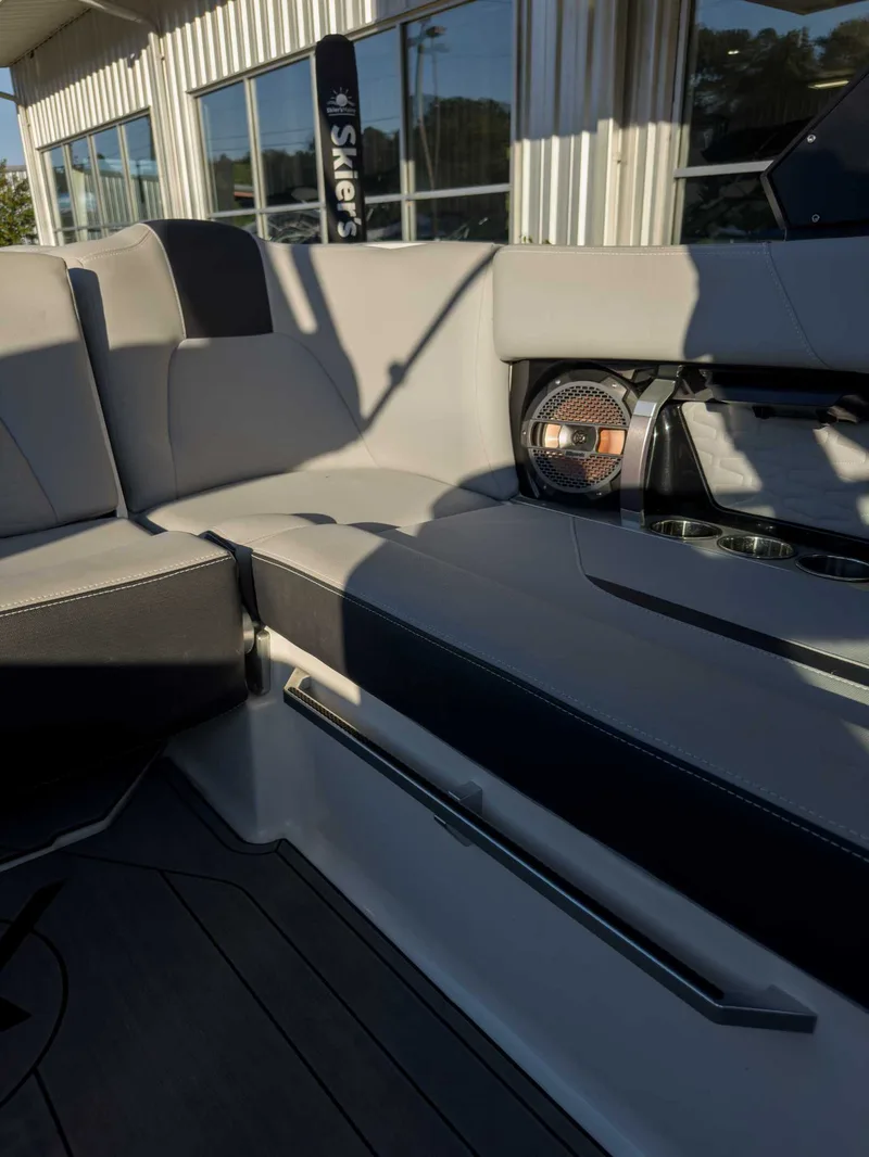 2022 MasterCraft X22, photo 16 of 17