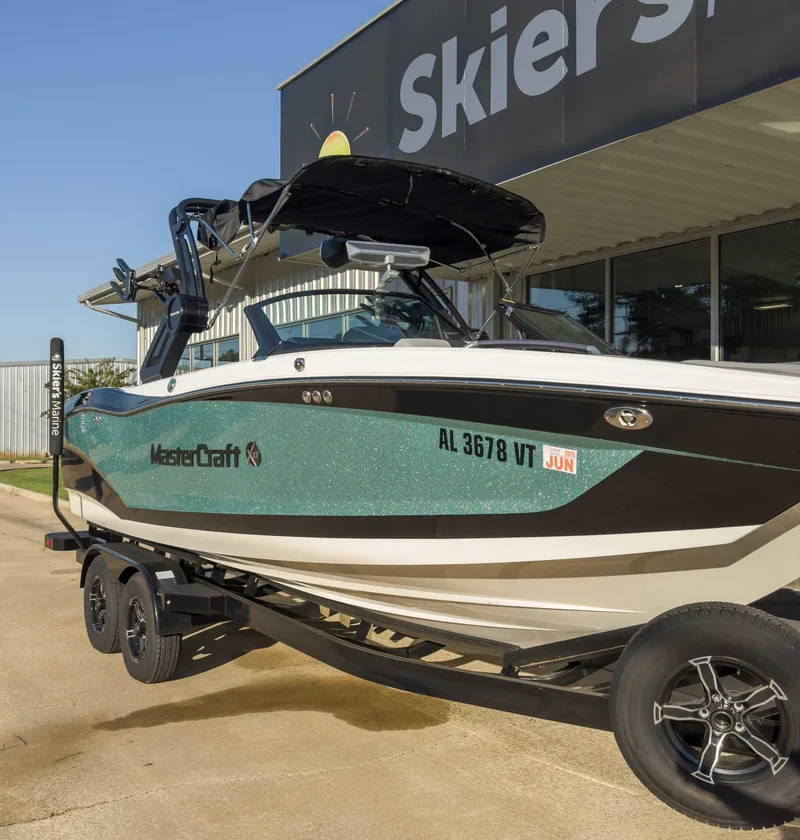 2022 MasterCraft X22, photo 2 of 17