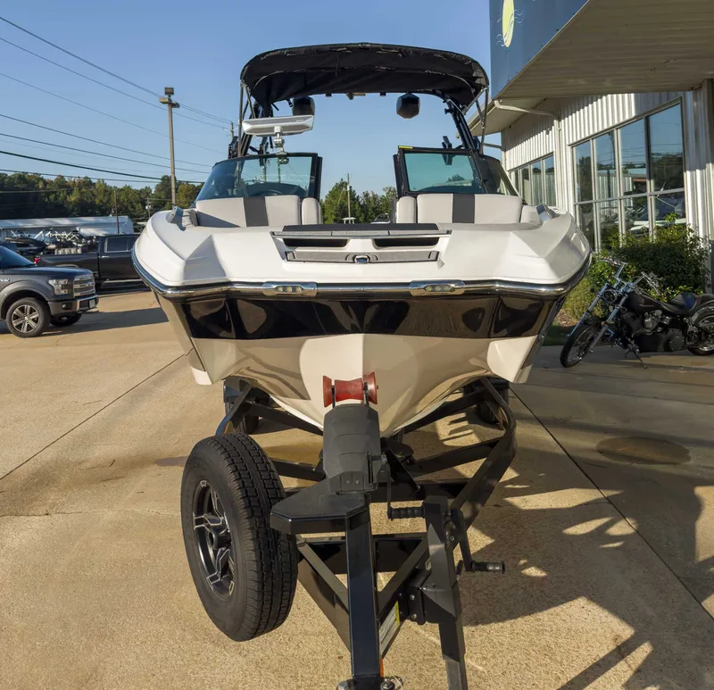 2022 MasterCraft X22, photo 3 of 17
