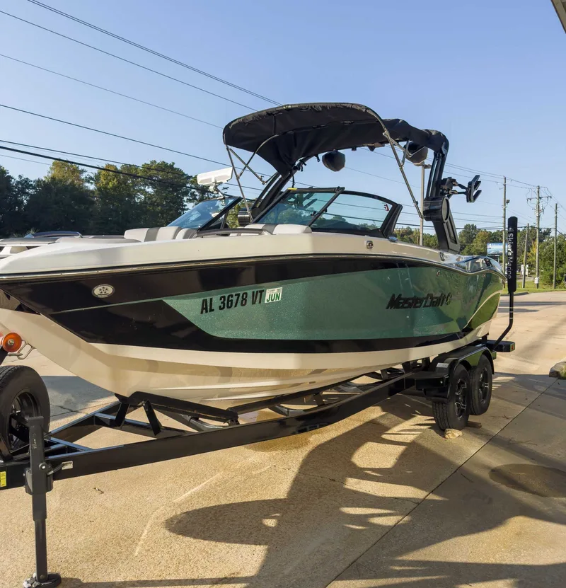2022 MasterCraft X22, photo 4 of 17