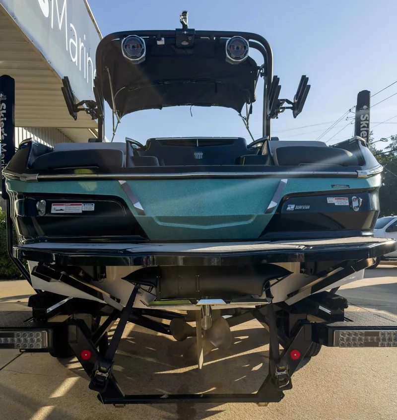 2022 MasterCraft X22, photo 8 of 17