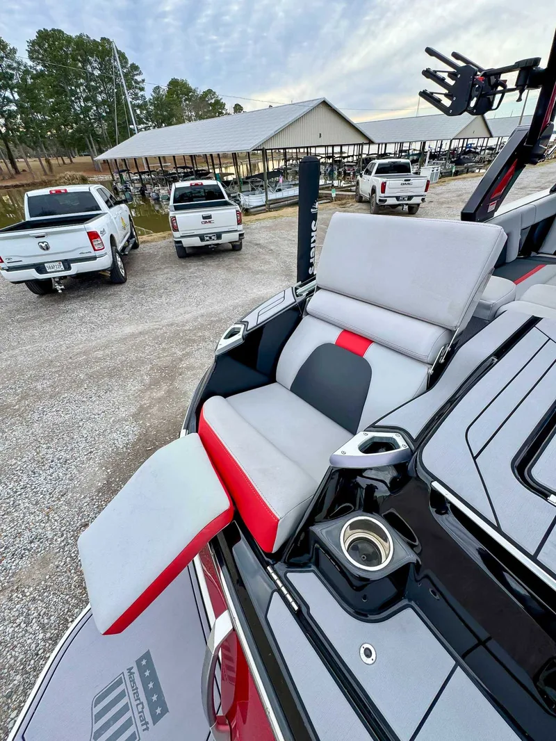 2022 MasterCraft X22, photo 12 of 26