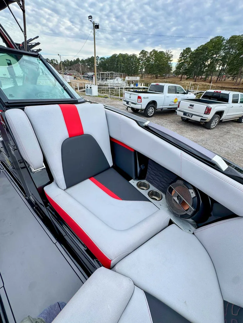2022 MasterCraft X22, photo 16 of 26