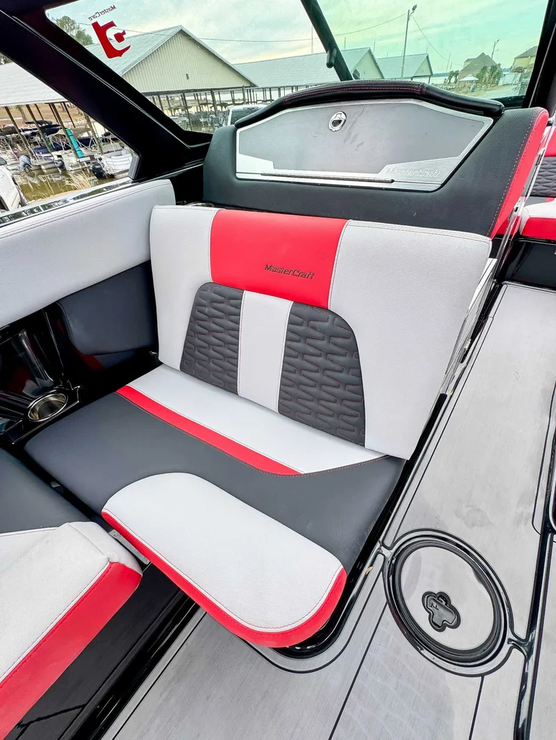 2022 MasterCraft X22, photo 19 of 26