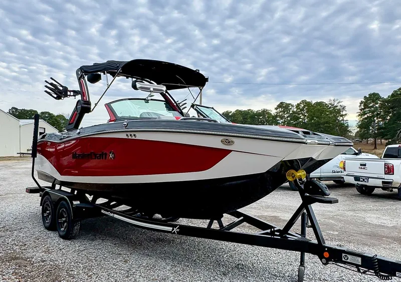 2022 MasterCraft X22, photo 3 of 26
