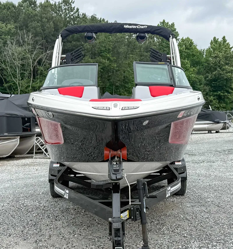 2022 MasterCraft XT23, photo 4 of 26