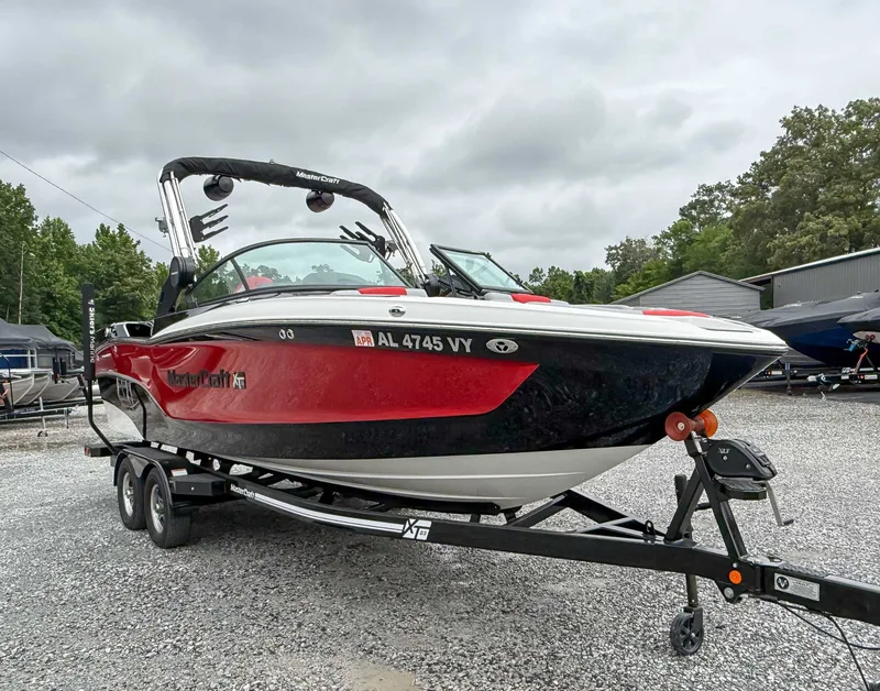 2022 MasterCraft XT23, photo 5 of 26