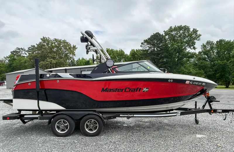 2022 MasterCraft XT23, photo 6 of 26