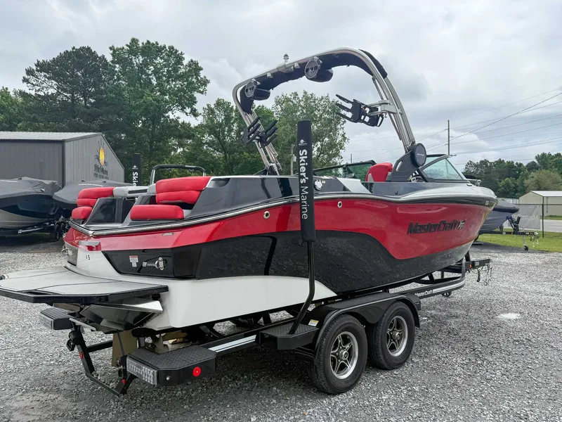 2022 MasterCraft XT23, photo 7 of 26