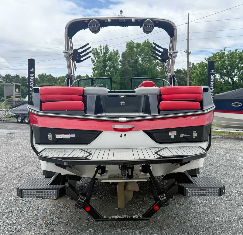 2022 MasterCraft XT23, photo 9 of 26