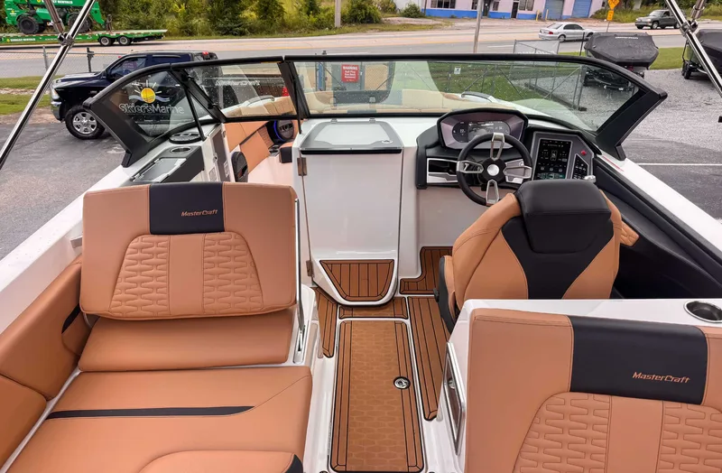 2024 MasterCraft X26, photo 13 of 24