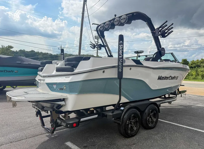 2024 MasterCraft XT23, photo 7 of 25