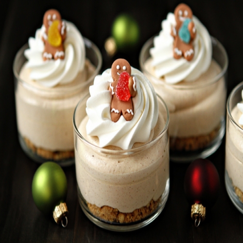 Gingerbread Oreo No Bake Mini Cheesecakes