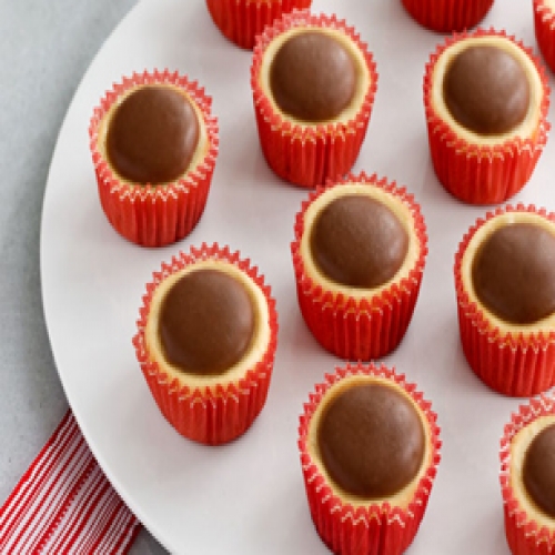 Two-Bite Cheesecakes With Chocolate Chip Cookies