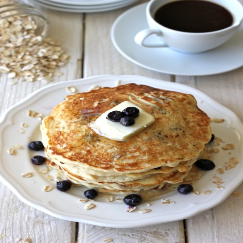 BLUEBERRY OATMEAL YOGURT PANCAKES