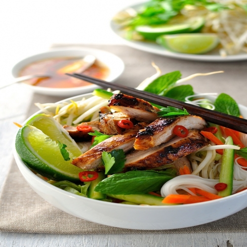 VIETNAMESE CHICKEN NOODLE BOWL