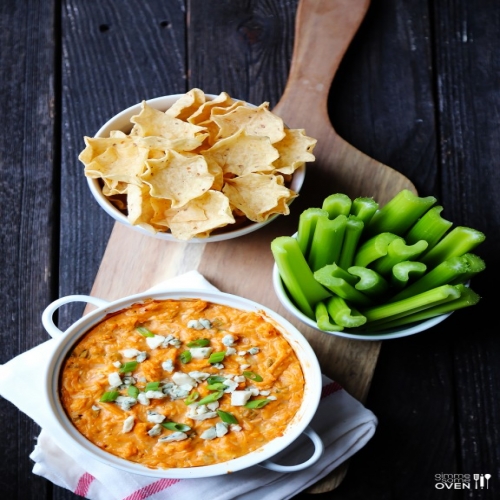 Skinny Buffalo Chicken Greek yogurt Dip