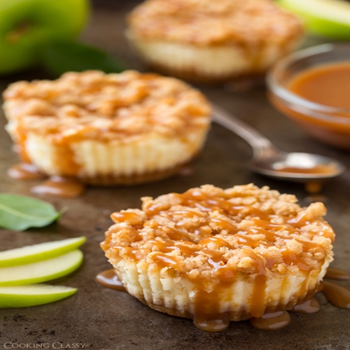 Caramel Apple Mini Cheesecakes with Streusel Topping Crust