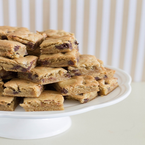 4 ingredient chocolate chip cookie bars