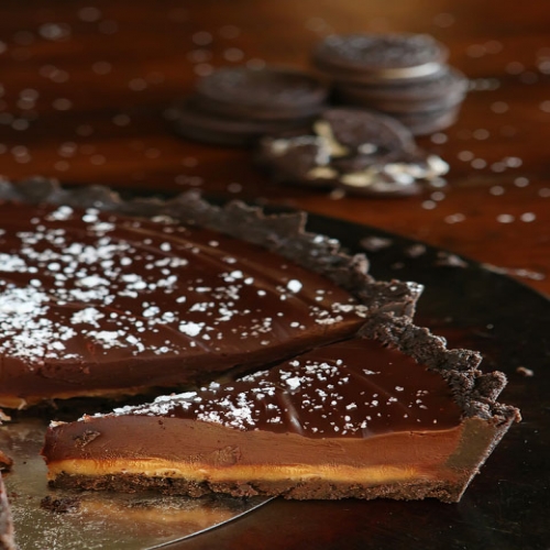 Dark Chocolate Chips Salted Caramel Oreo Pie