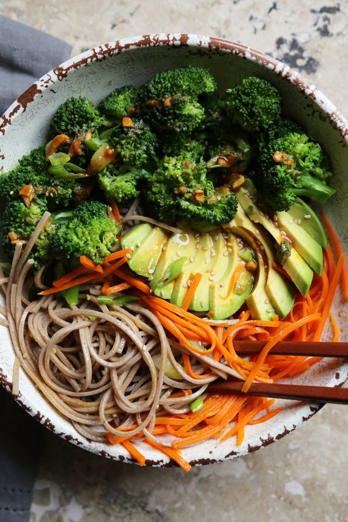 Soba-Nudel-Buddha-Schüssel
