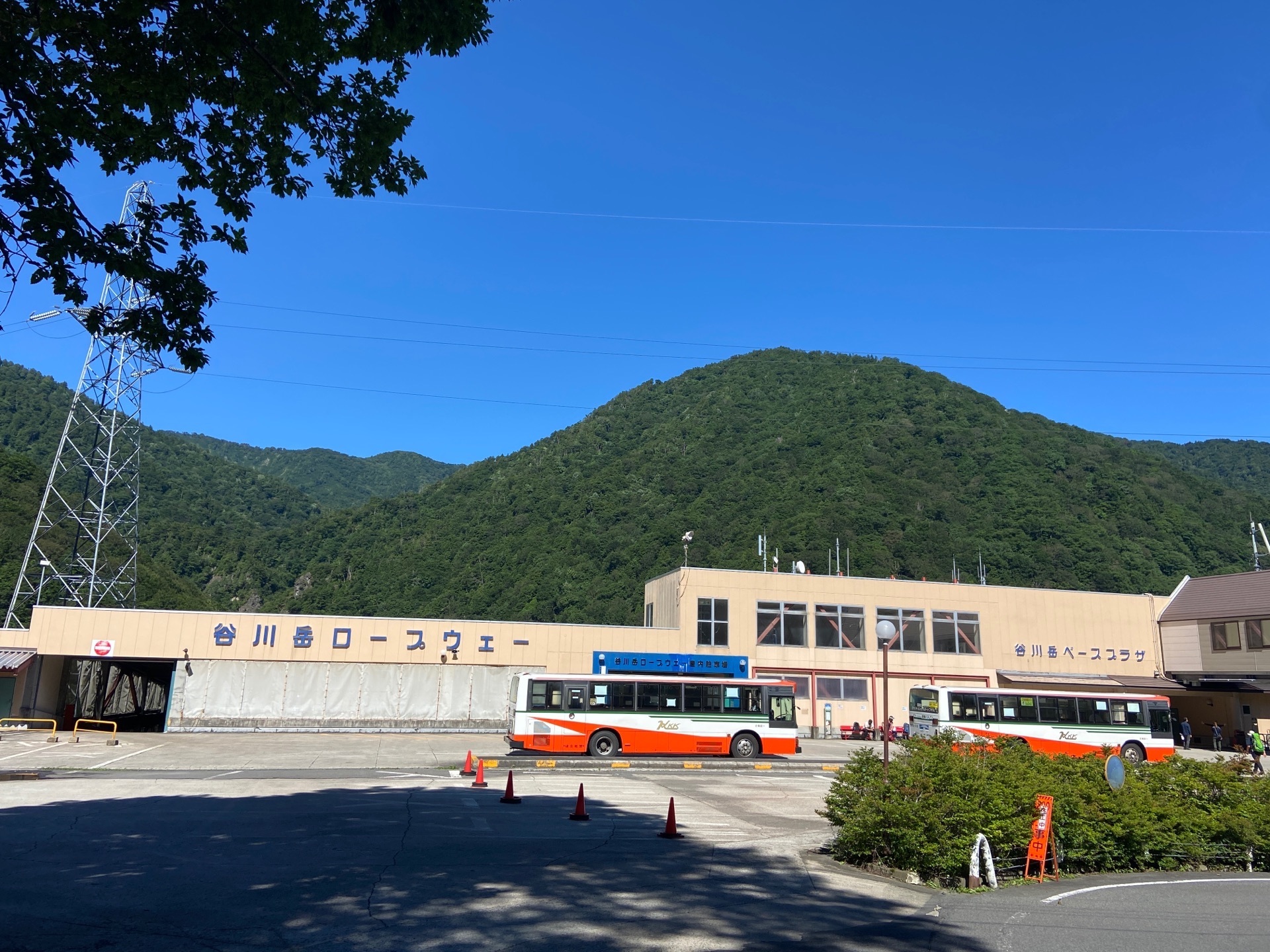 谷川岳ロープウェイ 谷川岳ロープウェイ駅 谷川岳へ車で行ける最終地点の駐車場