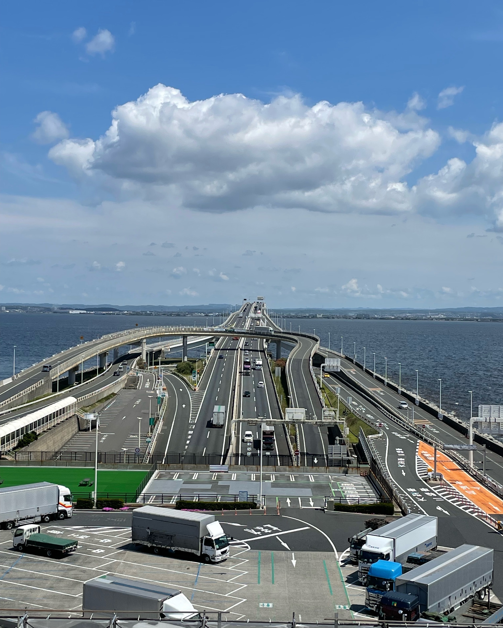 海ほたるパーキングエリア 海ほたるに寄って来ました 東京湾に浮かぶパーキングエリア