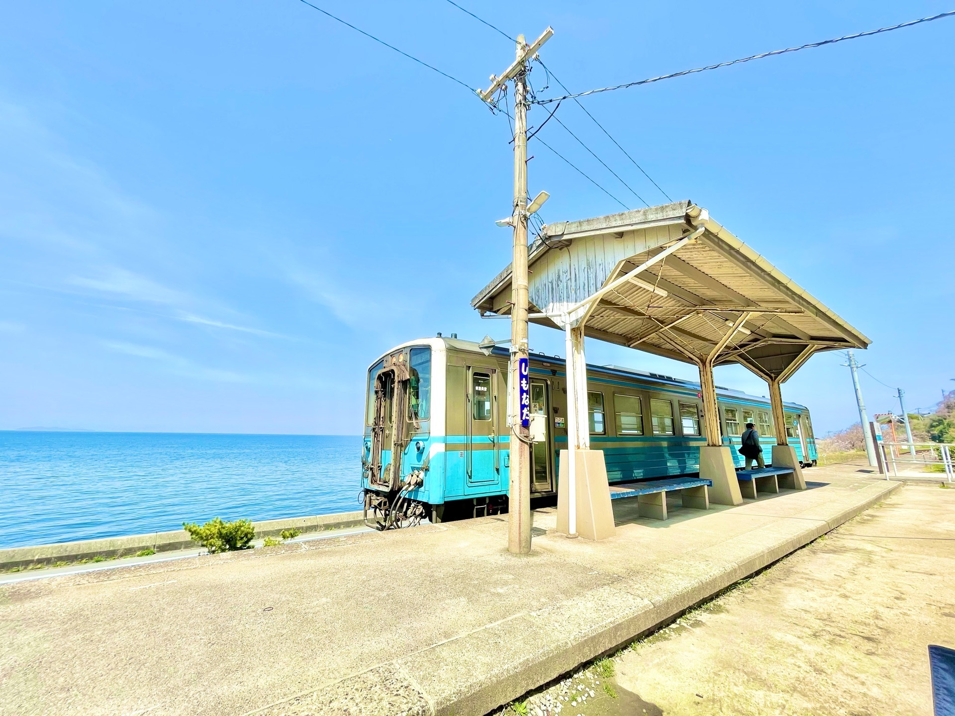 下灘駅 まるで千と千尋の世界 海から最も近い駅 下灘の絶景を堪能