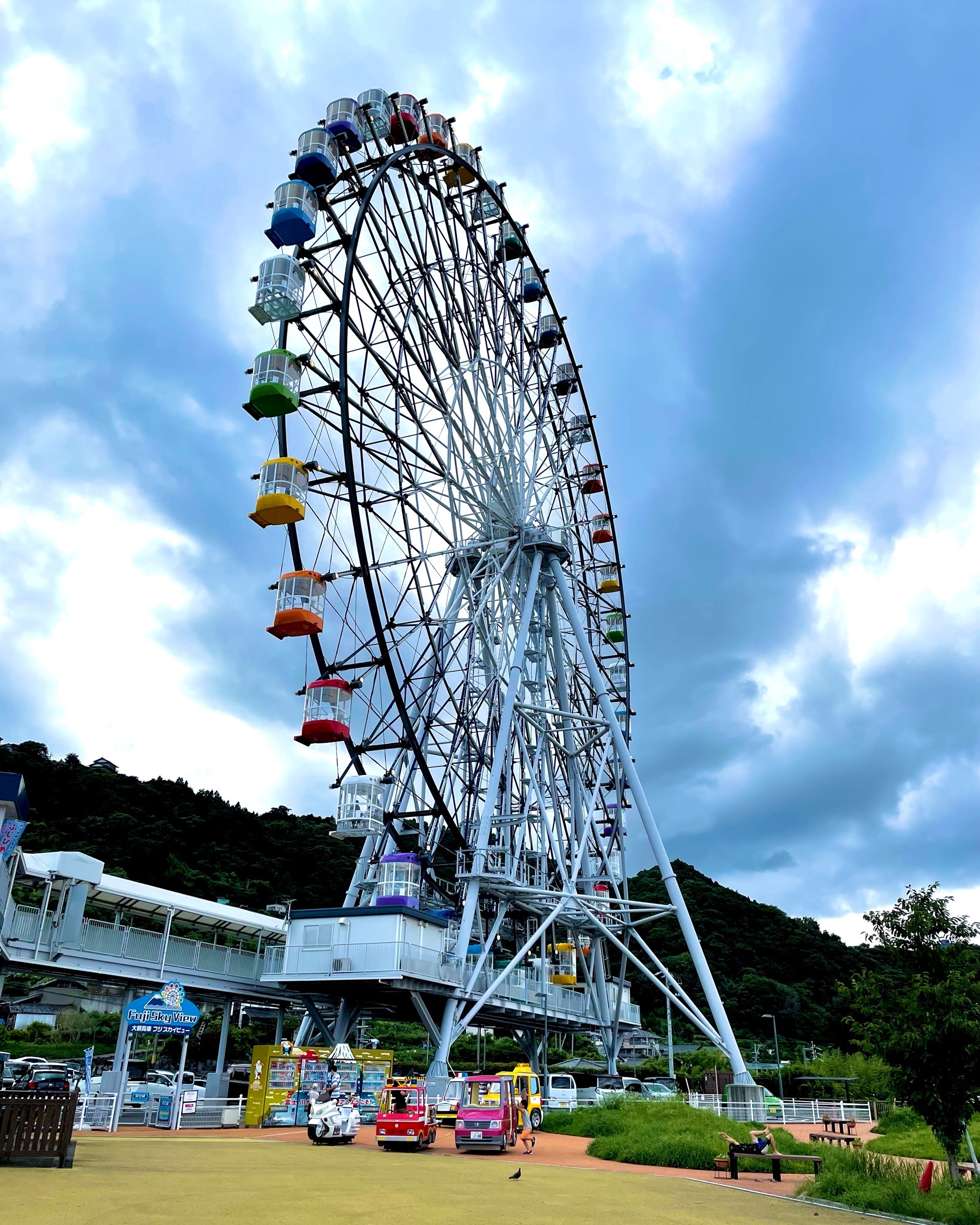 東名高速道路 Expasa富士川上り Fuji Sky View シースルー観覧車 中で飲食できます