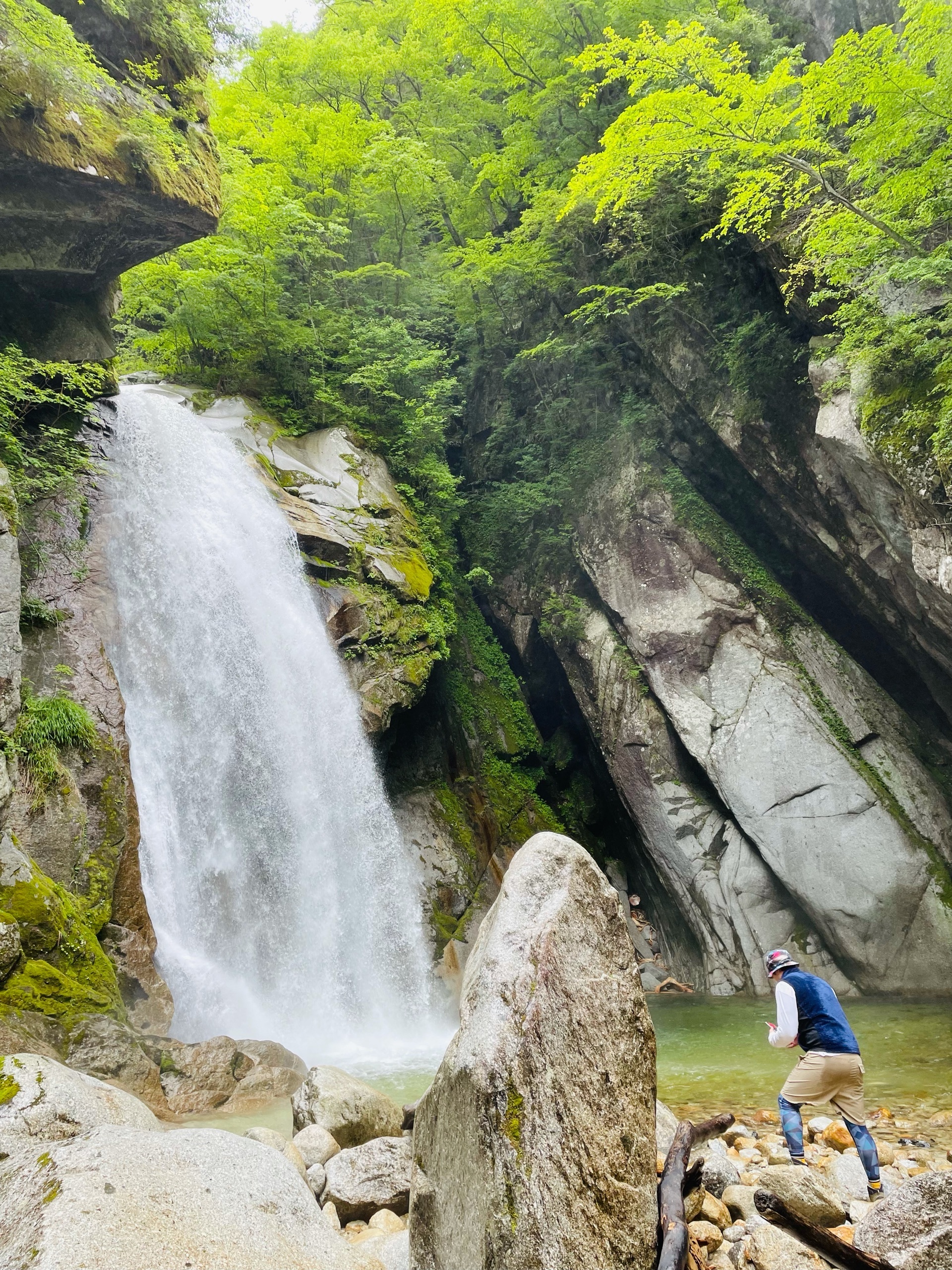 尾白川渓谷 あの有名な天然水のふるさと 紅葉も美しい自然あふれる渓谷 Recotrip レコトリップ