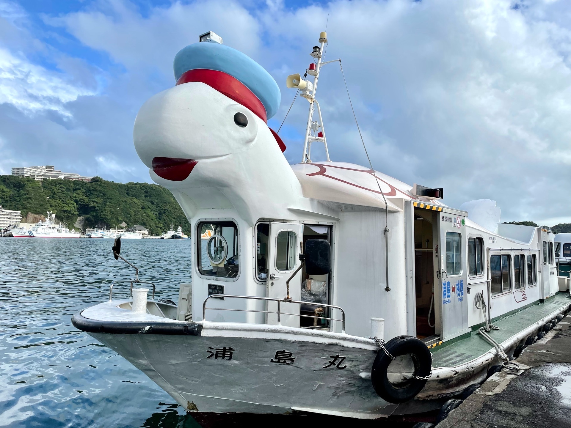 ホテル浦島 亀に乗って行くホテル浦島 とレトロな勝浦の町